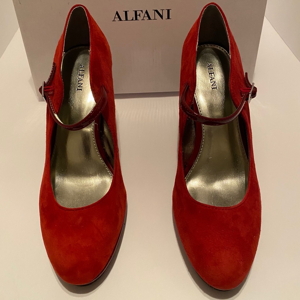 ALFANI RED SUEDE HEELS W/BUCKLE STRAP SIZE 8